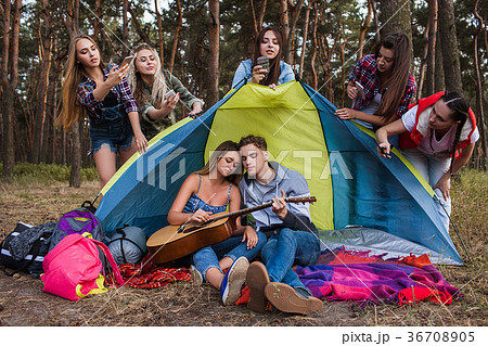 Love couple playing guitar paparazzi concept. 36708905
