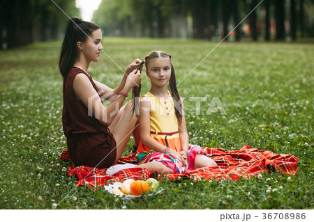 Little girl mother hairstyle picnic relax concept 36708986