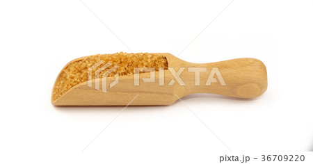 Wooden scoop spoon full of brown cane sugar Wooden scoop spoon full of brown cane sugar 36709220