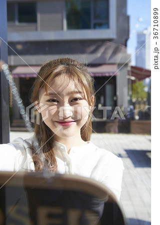 笑顔 微笑 微笑み 36710899