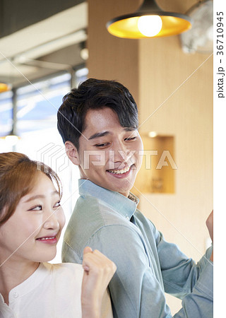 笑顔 微笑 微笑み 36710945