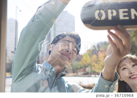 ドア サイン ウェイター 36710968