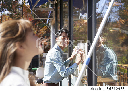 レストラン 食堂 ウェイター 36710983