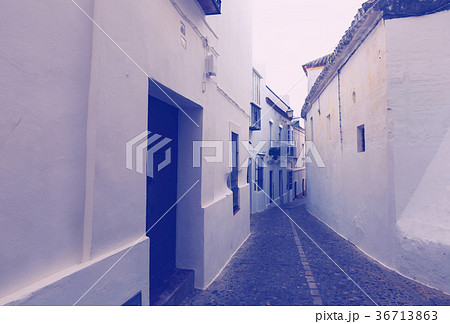 picturesque narrow street in Arcos de la Frontera, Spain 36713863