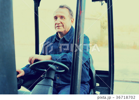 Elderly man of winery goes on loader 36718702