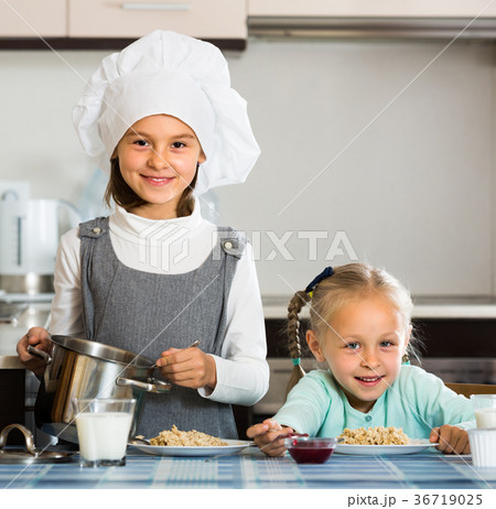 girls having breakfast with porridge 36719025