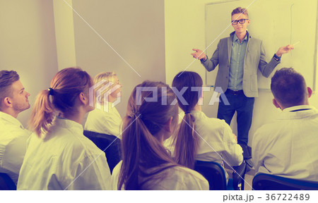 Male teacher giving presentation for students 36722489