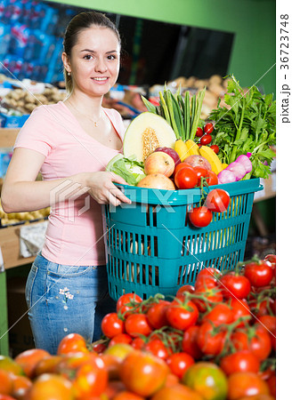 Woman with basket with greengrocery in store 36723748