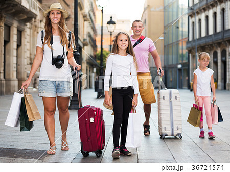 Big family of tourists strolling 36724574