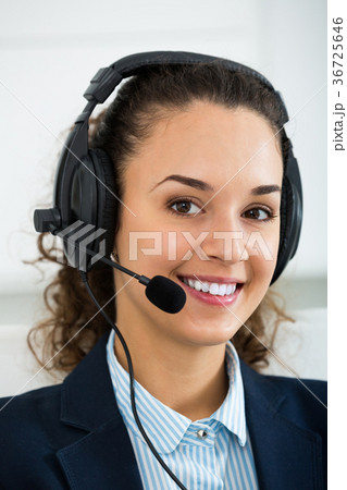 Young woman call center operator talking with client 36725646