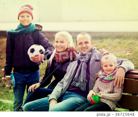 family with son and daughter 36725648