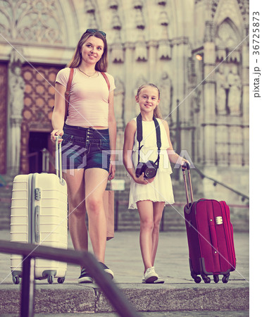 Mother with daughter travelers strolling 36725873