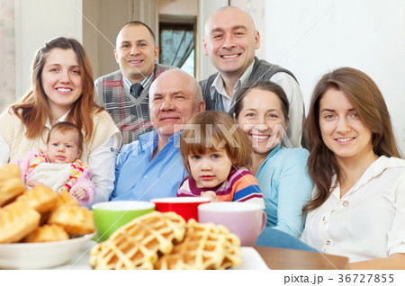 happy family posing together 36727855