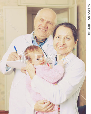 friendly doctors with little baby friendly doctors with little baby 36728475