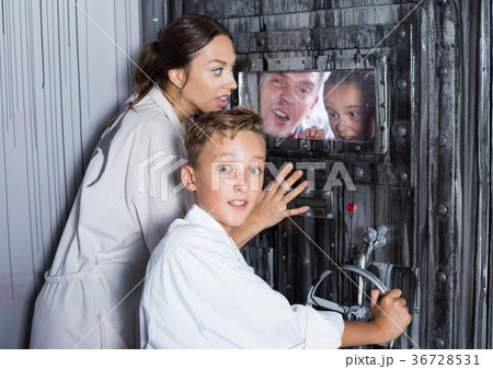 Family is helping dad and girl get out of the locked door 36728531