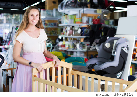 Pregnant woman choosing cradle Pregnant woman choosing cradle 36729116