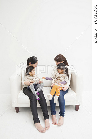 お母さんと幼児 お母さんと幼児 36732361