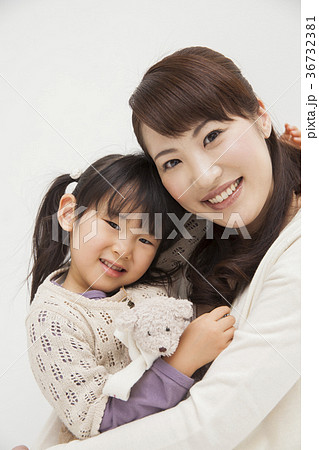 お母さんと4歳の女の子 36732381