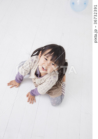 4歳の女の子の写真素材