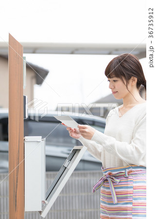 郵便物　郵便桶　郵便ポスト　 36735912