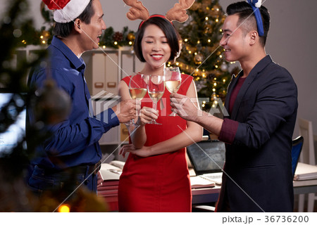 Toasting colleagues Toasting colleagues 36736200