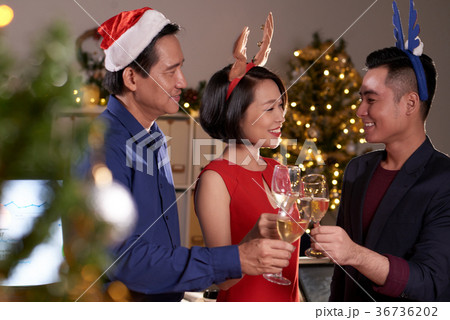 Coworkers celebrating Christmas Coworkers celebrating Christmas 36736202