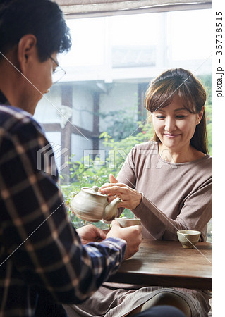 夫婦 腫れ 注ぐ 36738515