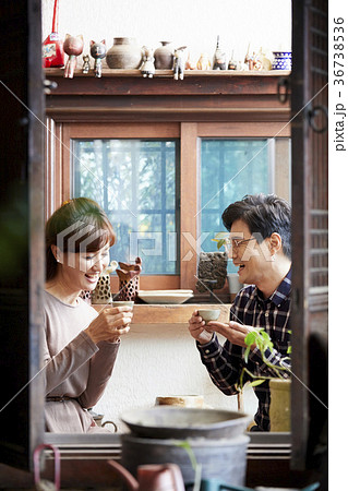 見開き 対面 向き合う 36738536