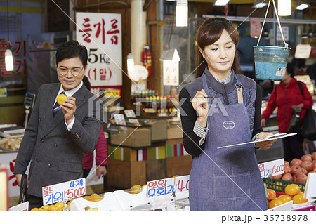 フルーツ 果物 ビジネスマン 36738978