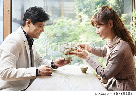見開き 対面 向き合う 36739188