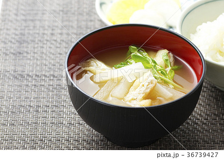 大根と油揚げの味噌汁18の写真素材