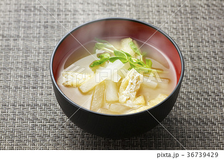 大根と油揚げの味噌汁2の写真素材