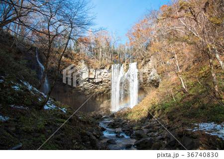 アシリベツの滝　虹が架かる滝 36740830