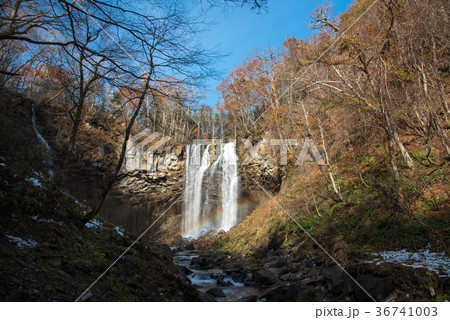 アシリベツの滝　虹が架かる滝 36741003