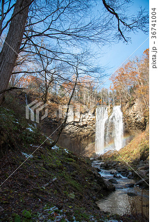 アシリベツの滝 虹が架かる滝 アシリベツの滝 虹が架かる滝 36741004