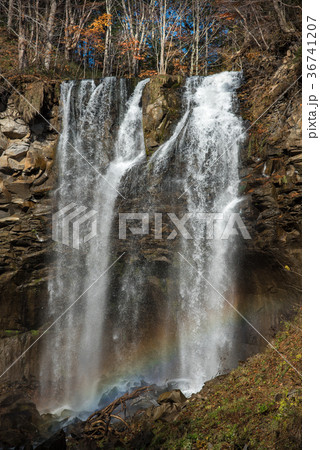アシリベツの滝 虹が架かる滝 アシリベツの滝 虹が架かる滝 36741207