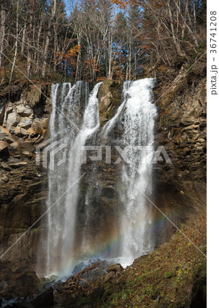 アシリベツの滝 虹が架かる滝 アシリベツの滝 虹が架かる滝 36741208