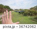 手で操縦する最新ドローン 36742062