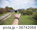 手で操縦する最新ドローン 36742068