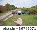 手で操縦する最新ドローン 36742071