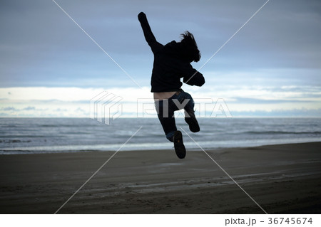 ジャンプ 36745674