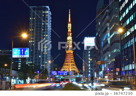 三田の夜景と東京タワーの写真素材