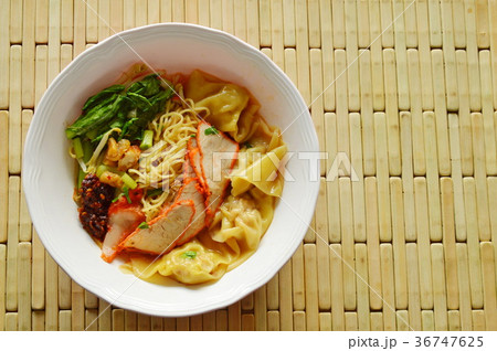 Chinese egg noodle topping slice barbecue pork  36747625