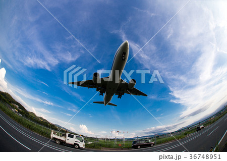 旅客機の着陸進入 36748951