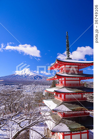 降雪のあった新倉山浅間公園、忠霊塔と富士山 降雪のあった新倉山浅間公園、忠霊塔と富士山 36749106