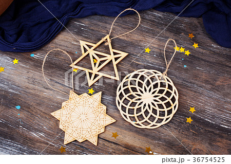 New Year's toys from the tree geometry of the 36754525