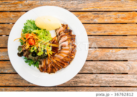 Grilled duck meat breast with vegetable 36762812