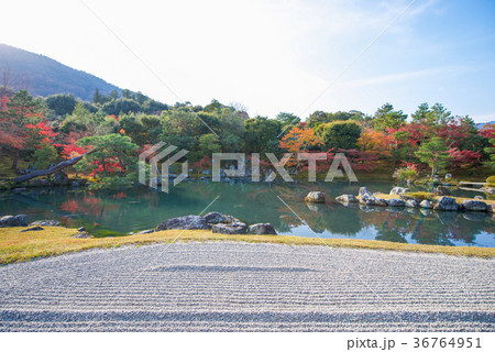 Sogenchi pond garden in autumn season Sogenchi pond garden in autumn season 36764951