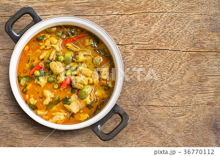 Thai food, green curry with chicken in bowl 36770112