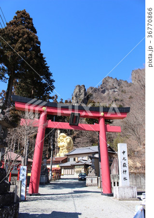 中之嶽神社鳥居と日本一の大黒様 中之嶽神社鳥居と日本一の大黒様 36770866